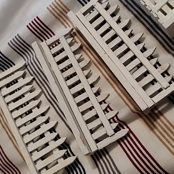 Dept 56 White Picket Fence exts (Set of 6) & 3 exts and gate (10 pieces total) - Picture 9 of 9